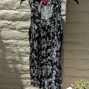 Sleeveless black and white dress